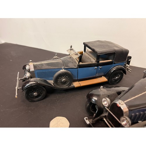 431 - Franklin mint model cars, a Bugatti Royale and a Rolls Royce Phantom I.

In house shipment is availa... 