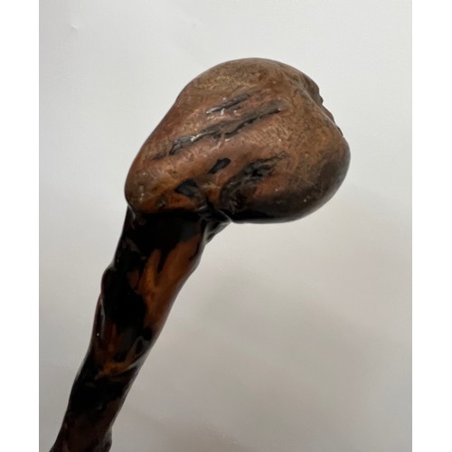 30 - Hardwood walking cane, 92 cm long

This lot is available for in-house shipping