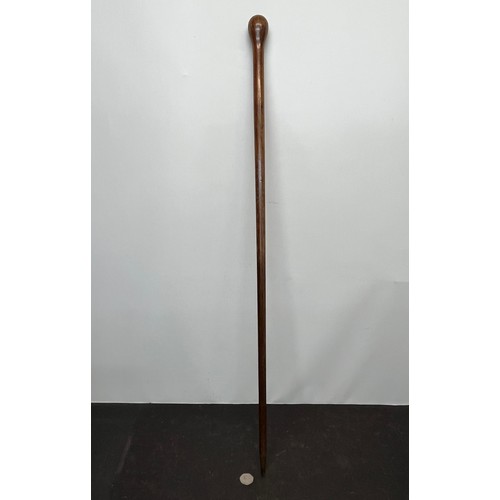 78 - Hardwood walking cane, 92 cm long

This lot is available for in-house shipping