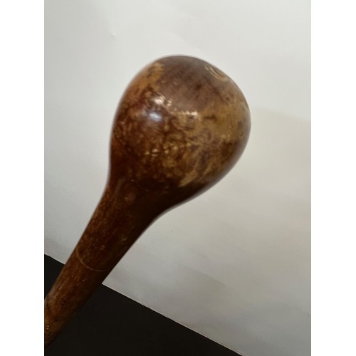 78 - Hardwood walking cane, 92 cm long

This lot is available for in-house shipping