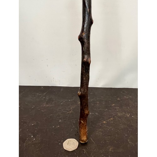 78 - Hardwood walking cane, 92 cm long

This lot is available for in-house shipping