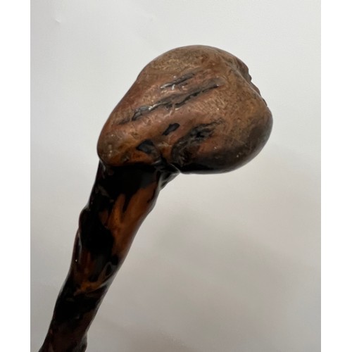 78 - Hardwood walking cane, 92 cm long

This lot is available for in-house shipping