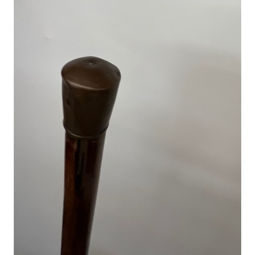 80 - Harwood walking cane, 90 cm long.

This lot is available for in-house shipping