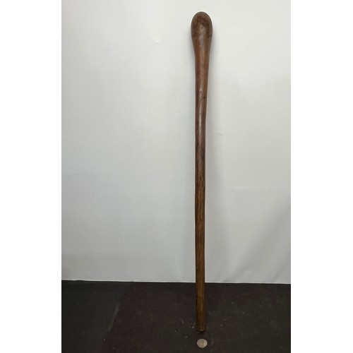 81 - WWI Indian army hardwood stick, 89 cm long.

This lot is available for in-house shipping