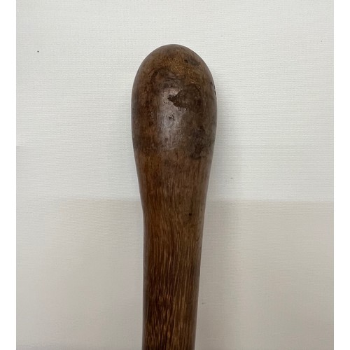 81 - WWI Indian army hardwood stick, 89 cm long.

This lot is available for in-house shipping