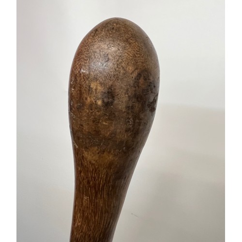 81 - WWI Indian army hardwood stick, 89 cm long.

This lot is available for in-house shipping