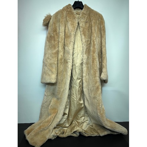 110 - Vintage fashion, a ladies Dr Zhivago style Beaver Fur coat with detachable hood.

Arm pit to end of ... 