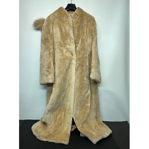 110 - Vintage fashion, a ladies Dr Zhivago style Beaver Fur coat with detachable hood.

Arm pit to end of ... 