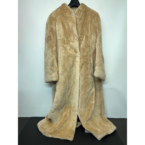 110 - Vintage fashion, a ladies Dr Zhivago style Beaver Fur coat with detachable hood.

Arm pit to end of ... 