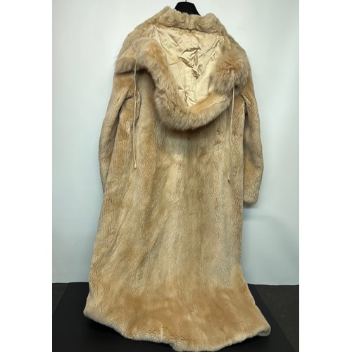 110 - Vintage fashion, a ladies Dr Zhivago style Beaver Fur coat with detachable hood.

Arm pit to end of ... 