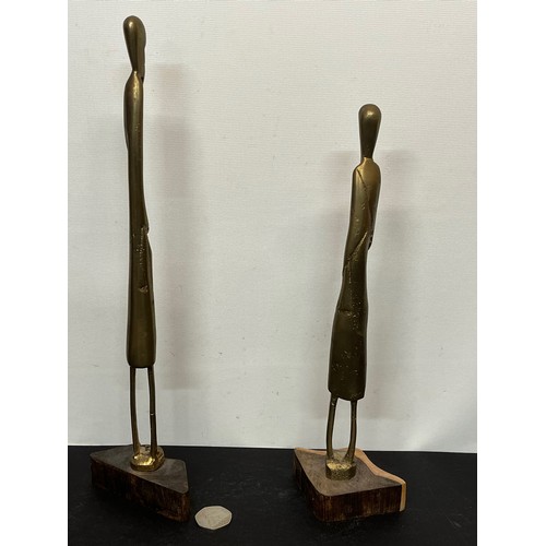 17 - A pair of contemporary cast brass African figures mounted on wooden stands. 30 cm and 35 cm tall .

... 