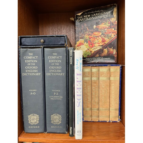 92 - Books, mixed collection, OED, Larousse, art, poetry and classics.

This lot is available for in-hous... 