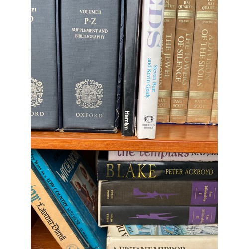 92 - Books, mixed collection, OED, Larousse, art, poetry and classics.

This lot is available for in-hous... 