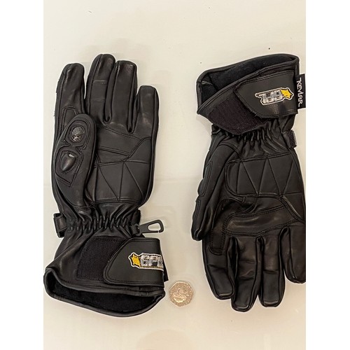 98 - Motorcycle gloves with protective Kevlar inserts size L

This lot is available for in-house shipping