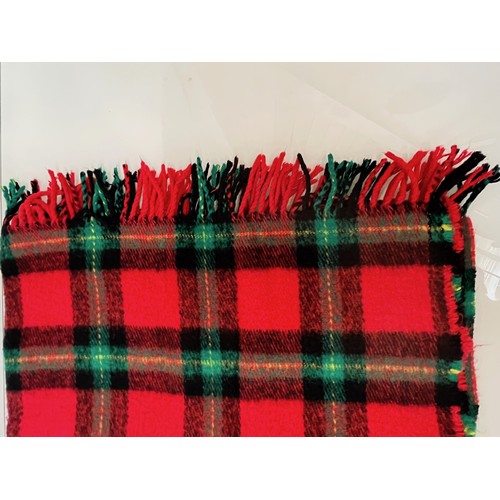 113 - Three woollen blankets in a variety of tartan colours.

This lot is available for in-house shipping