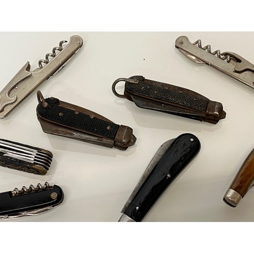 119 - Pocket knives a collection of folding tools etc 8 in all.

This lot is available for in-house shippi... 