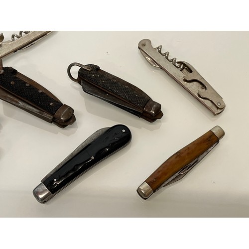 119 - Pocket knives a collection of folding tools etc 8 in all.

This lot is available for in-house shippi... 