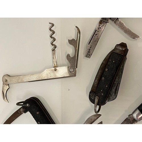 119 - Pocket knives a collection of folding tools etc 8 in all.

This lot is available for in-house shippi... 