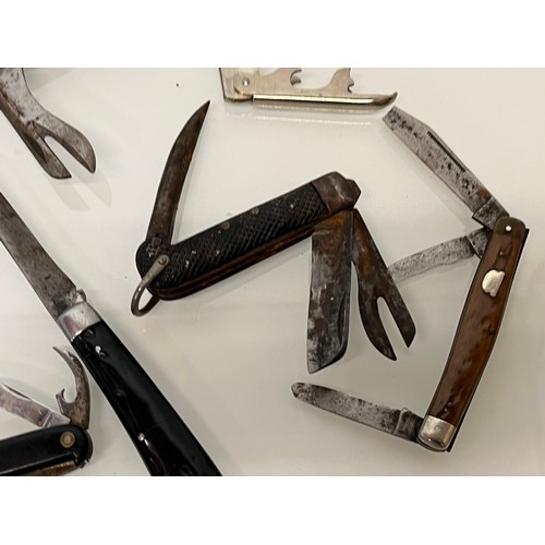 119 - Pocket knives a collection of folding tools etc 8 in all.

This lot is available for in-house shippi... 