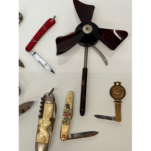 121 - Pocket knives a collection of folding tools etc 14 in all.

This lot is available for in-house shipp... 