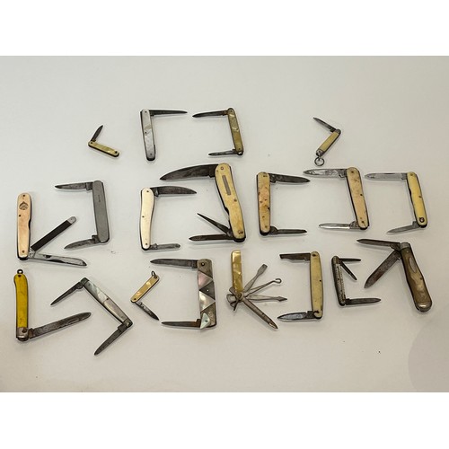 122 - Pocket knives a collection of folding tools etc 19 in all.

This lot is available for in-house shipp... 