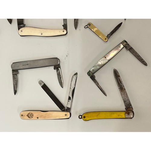 122 - Pocket knives a collection of folding tools etc 19 in all.

This lot is available for in-house shipp... 