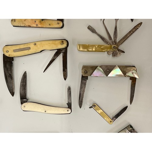 122 - Pocket knives a collection of folding tools etc 19 in all.

This lot is available for in-house shipp... 