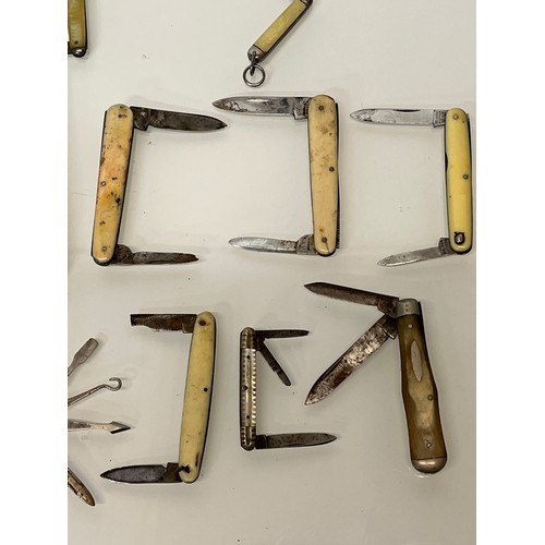 122 - Pocket knives a collection of folding tools etc 19 in all.

This lot is available for in-house shipp... 