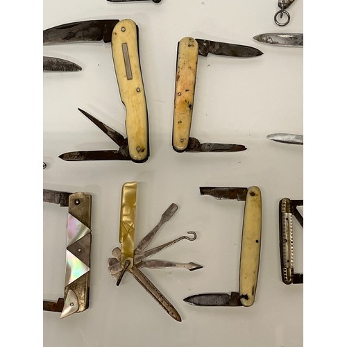 122 - Pocket knives a collection of folding tools etc 19 in all.

This lot is available for in-house shipp... 