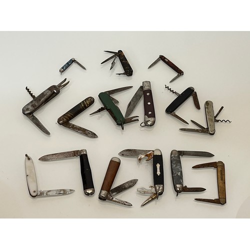 123 - Pocket knives a collection of folding tools etc 15 in all.

This lot is available for in-house shipp... 