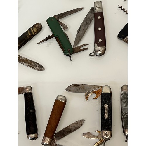 123 - Pocket knives a collection of folding tools etc 15 in all.

This lot is available for in-house shipp... 