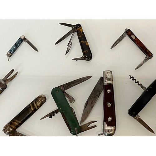 123 - Pocket knives a collection of folding tools etc 15 in all.

This lot is available for in-house shipp... 