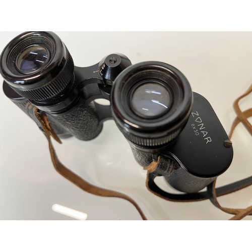 130 - Dolland 8 x 30 binoculars, in leather case.

This lot is available for in-house shipping