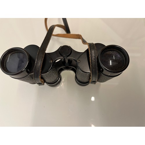 130 - Dolland 8 x 30 binoculars, in leather case.

This lot is available for in-house shipping