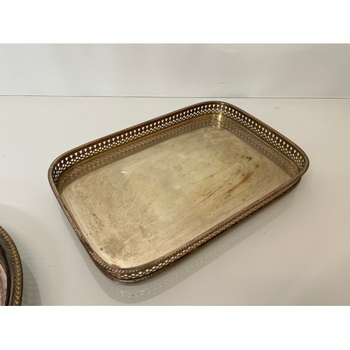 132 - Plated table wares, three serving trays

This lot is available for in-house shipping