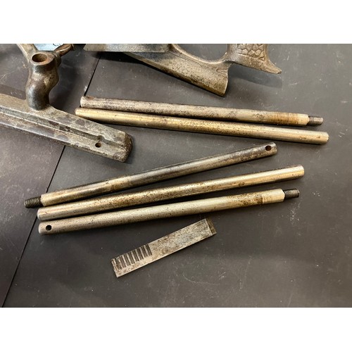 150 - Tools, collection of wood working tools, Record number 50 rebate planes 3 in all.

This lot is avail... 