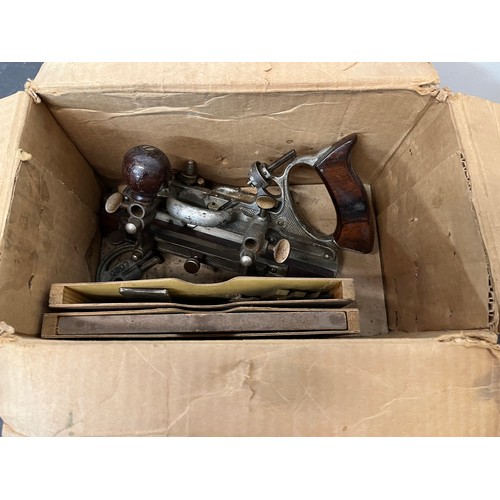 152 - Tools, collection of wood working tools, Record rebate plane and boxed blades.

This lot is availabl... 