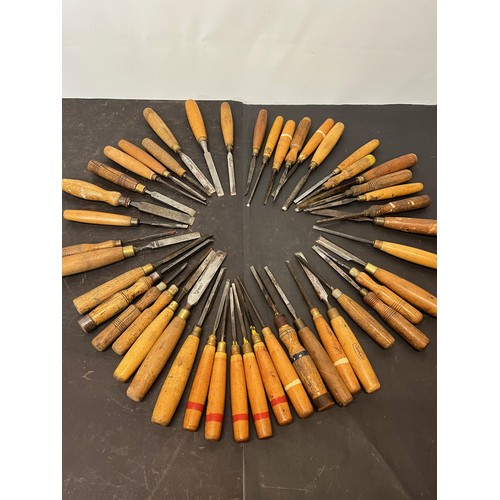 153 - Tools, collection of wood working tools, collection of carpenters chisels.

This lot is available fo... 