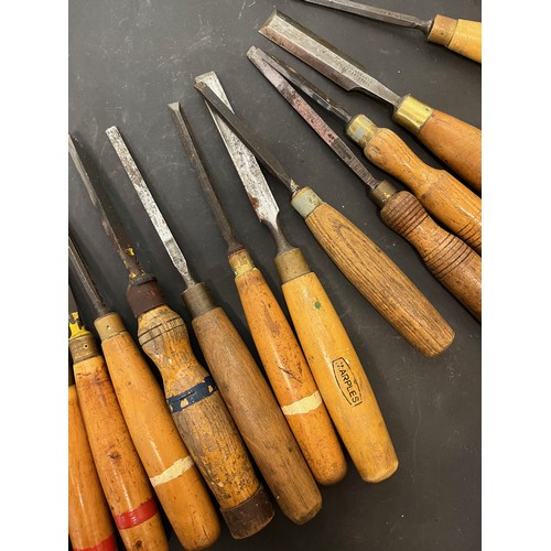 153 - Tools, collection of wood working tools, collection of carpenters chisels.

This lot is available fo... 