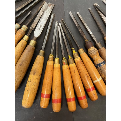 153 - Tools, collection of wood working tools, collection of carpenters chisels.

This lot is available fo... 