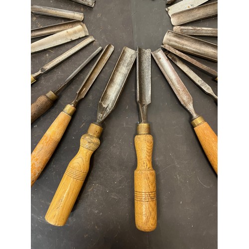 154 - Tools, collection of wood working tools, collection of turning chisels.

This lot is available for i... 