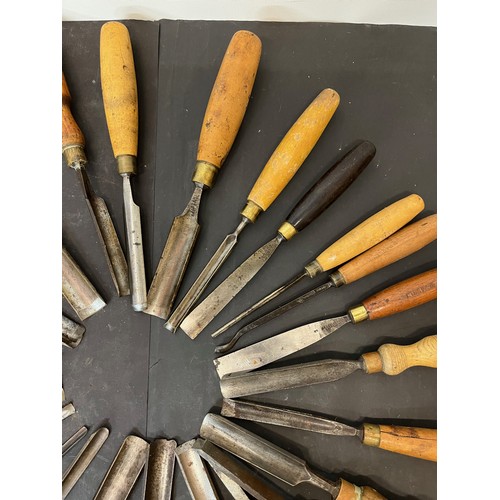 154 - Tools, collection of wood working tools, collection of turning chisels.

This lot is available for i... 