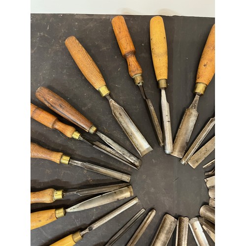 154 - Tools, collection of wood working tools, collection of turning chisels.

This lot is available for i... 