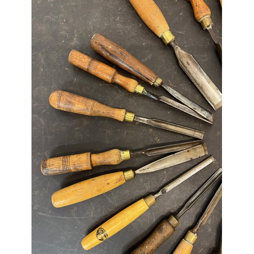 154 - Tools, collection of wood working tools, collection of turning chisels.

This lot is available for i... 