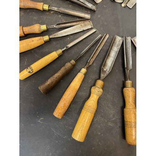 154 - Tools, collection of wood working tools, collection of turning chisels.

This lot is available for i... 