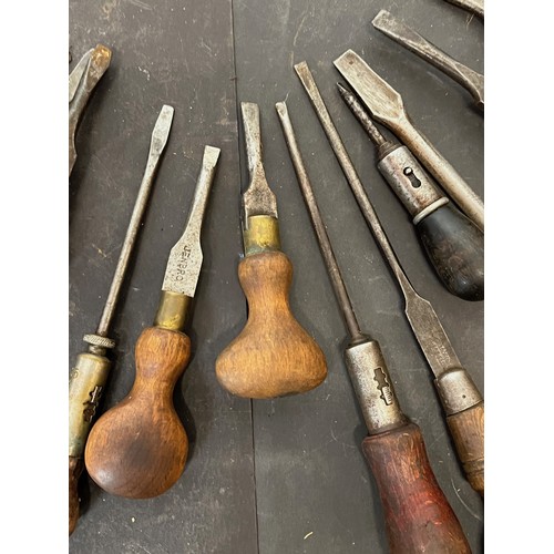 157 - Tools, collection of wood working tools, collection of screwdrivers

This lot is available for in-ho... 