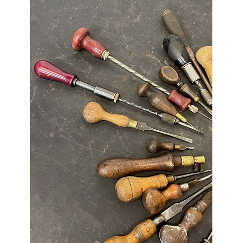 157 - Tools, collection of wood working tools, collection of screwdrivers

This lot is available for in-ho... 