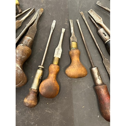 157 - Tools, collection of wood working tools, collection of screwdrivers

This lot is available for in-ho... 