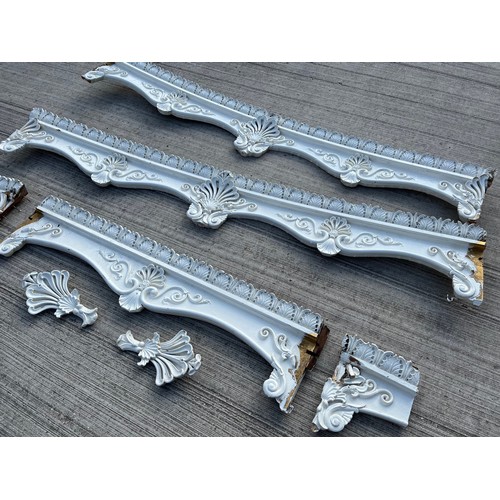 190 - Architectural salvage three large sections of decorative coving sections. alrgest is 78 inches long
... 