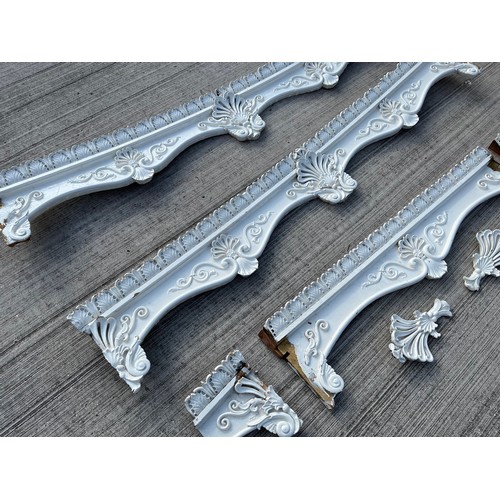 190 - Architectural salvage three large sections of decorative coving sections. alrgest is 78 inches long
... 